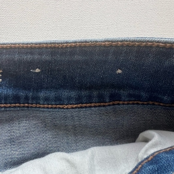 EUC American Eagle Distressed Denim Mini Skirt Size 10 🔥🔥 (D2) - Picture 9 of 14